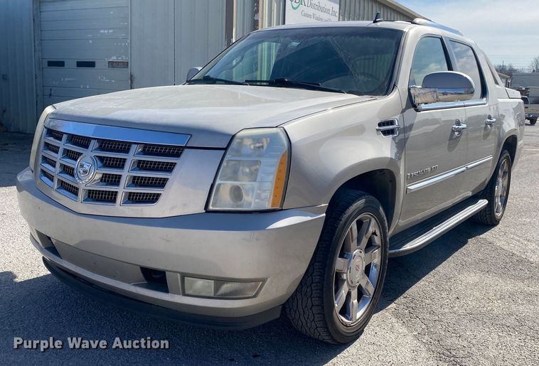 2008 Cadillac Escalade EXT  Crew Cab pickup truck - KV9733