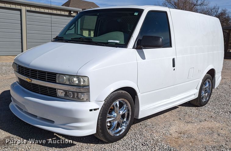 2001 Chevrolet Astro  van - LF9585