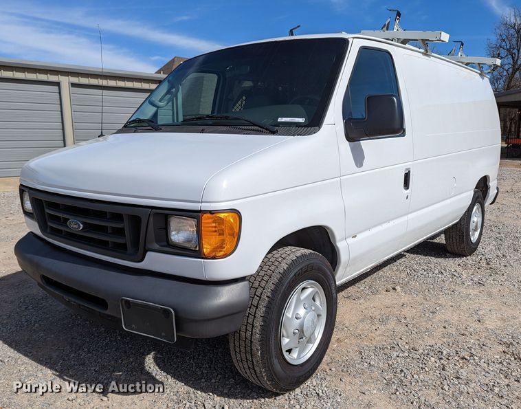 2007 Ford E250  van - LF9587