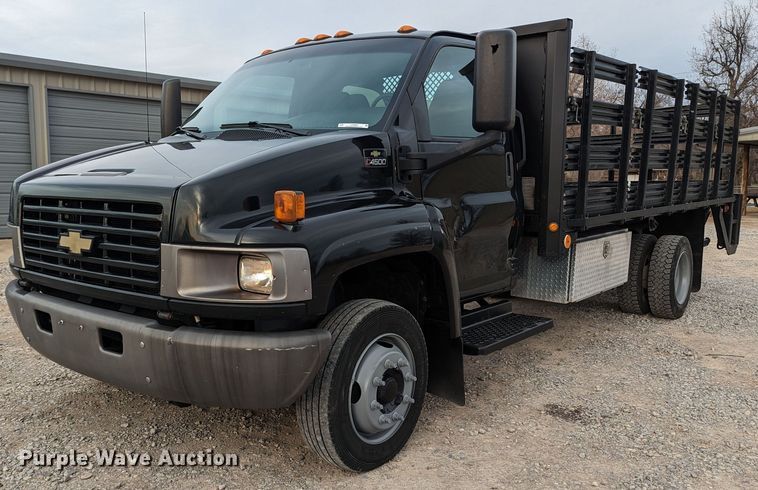 2005 Chevrolet C4500  flatbed truck - LF9597