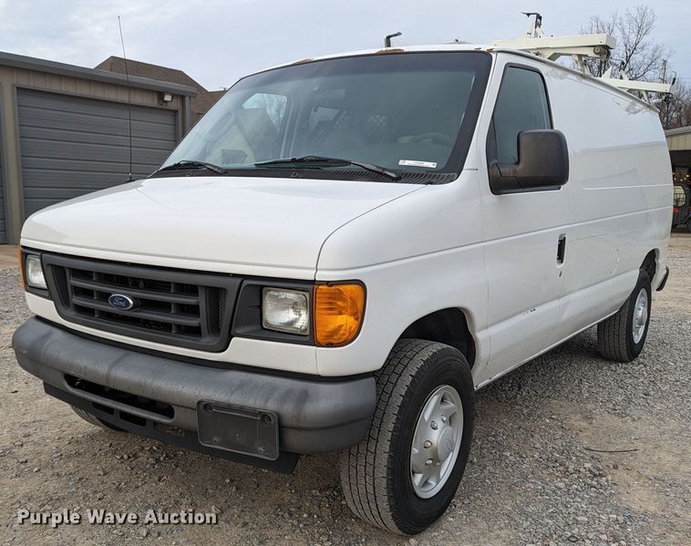 2007 Ford E250  van - LF9599