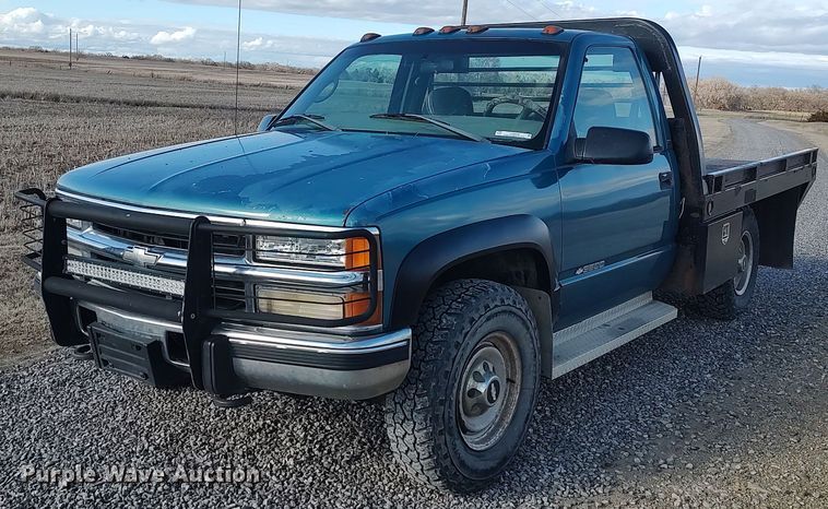1998 Chevrolet K3500  flatbed pickup truck - LG9559