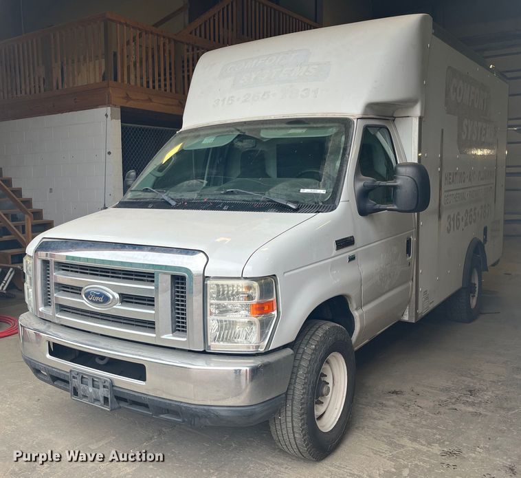 2011 Ford E-350 Super Duty  box truck - ML9828