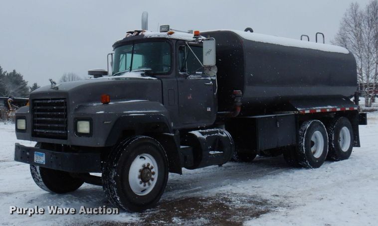 1994 Mack RD  water truck - AF9441