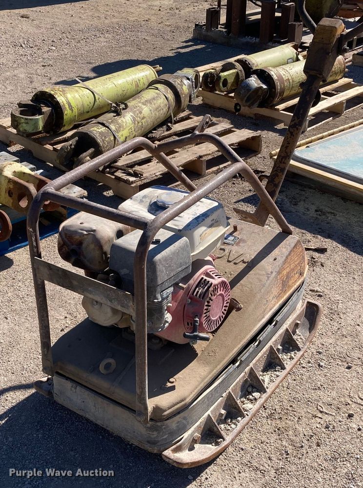 1993 Wacker BPU3345A  plate compactor - HN9807