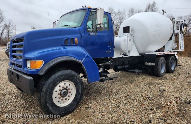 2000 Sterling L9500  ready mix truck - JB9601