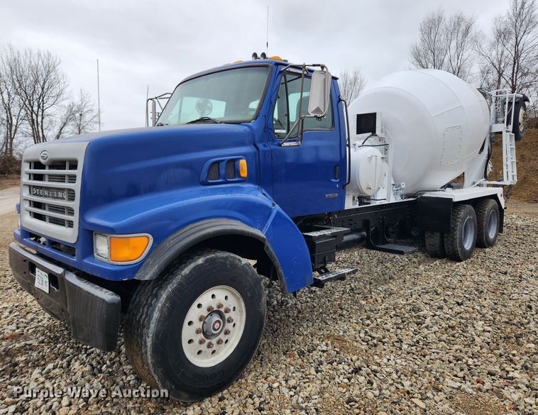 2000 Sterling L9500  ready mix truck - JB9602