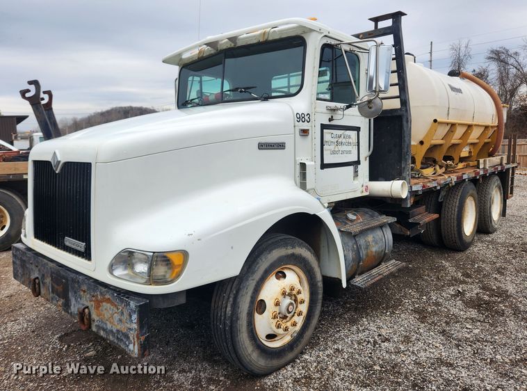 1998 International 9100  flatbed truck - JB9646