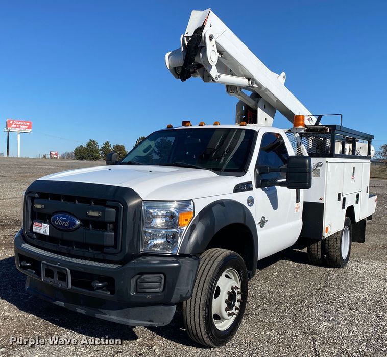 2016 Ford F550 Super Duty  bucket truck - JW9172