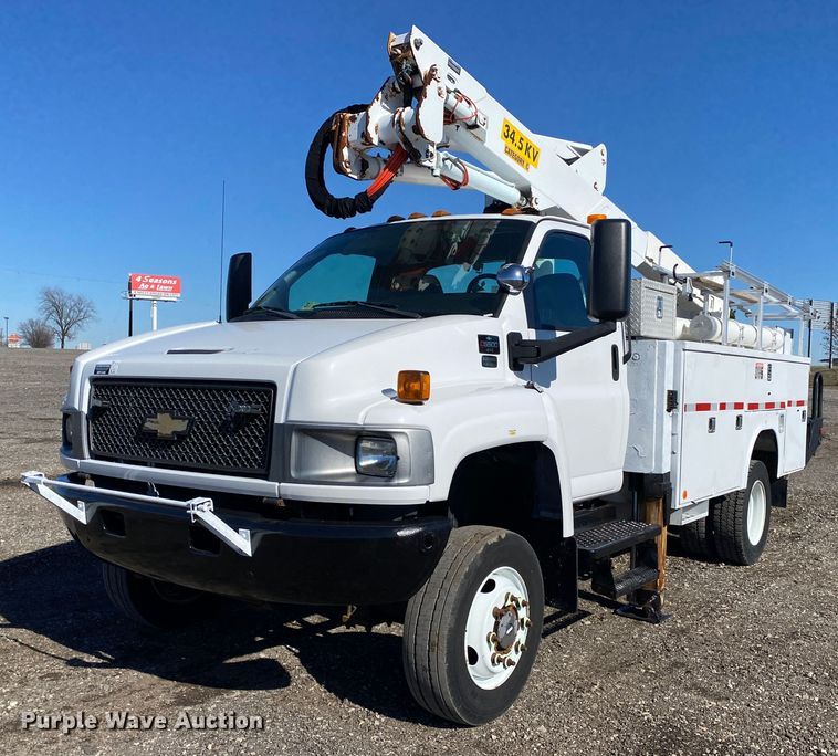 2008 Chevrolet C5500  bucket truck - JW9174