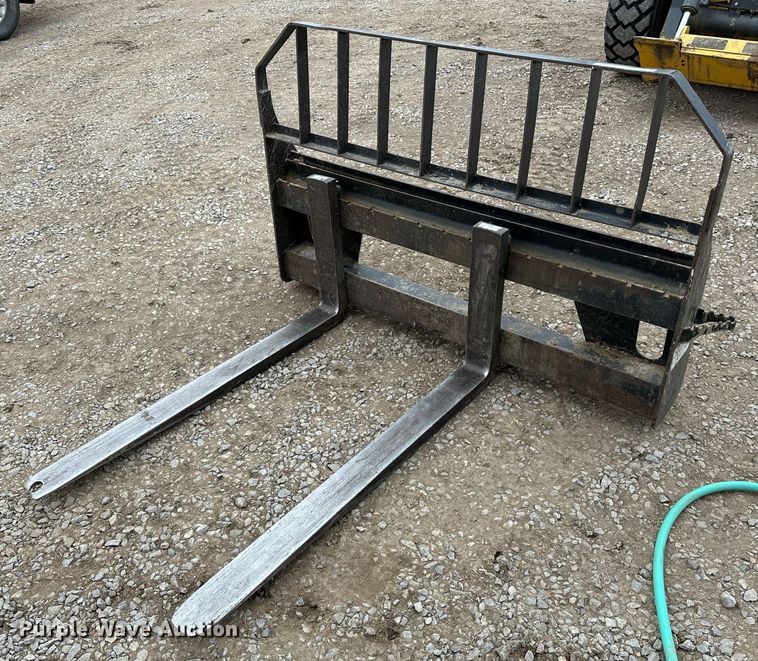 John Deere  skid steer forks - LT9461