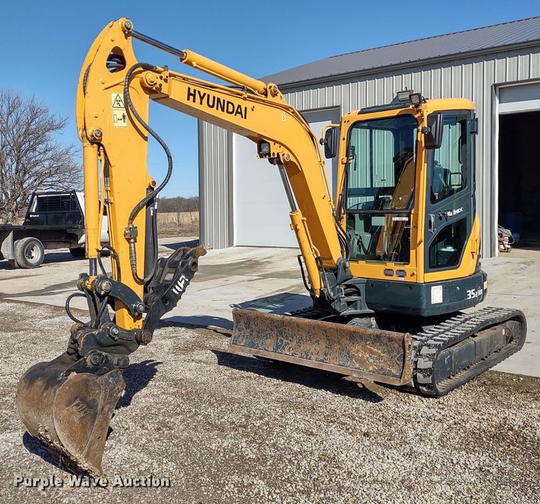 2018 Hyundai Robex 35Z-9A  mini excavator - MD9392