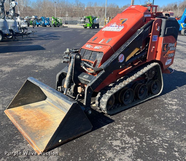 2017 Ditch Witch SK600  compact utility loader - MM9127