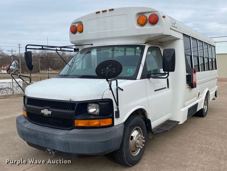 2005 Chevrolet Express  shuttle bus - DN8205