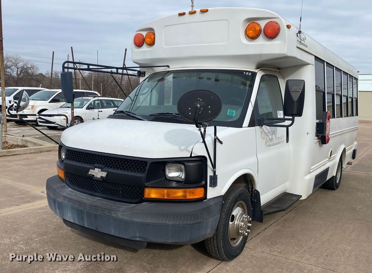 2005 Chevrolet Express  shuttle bus - DN8206