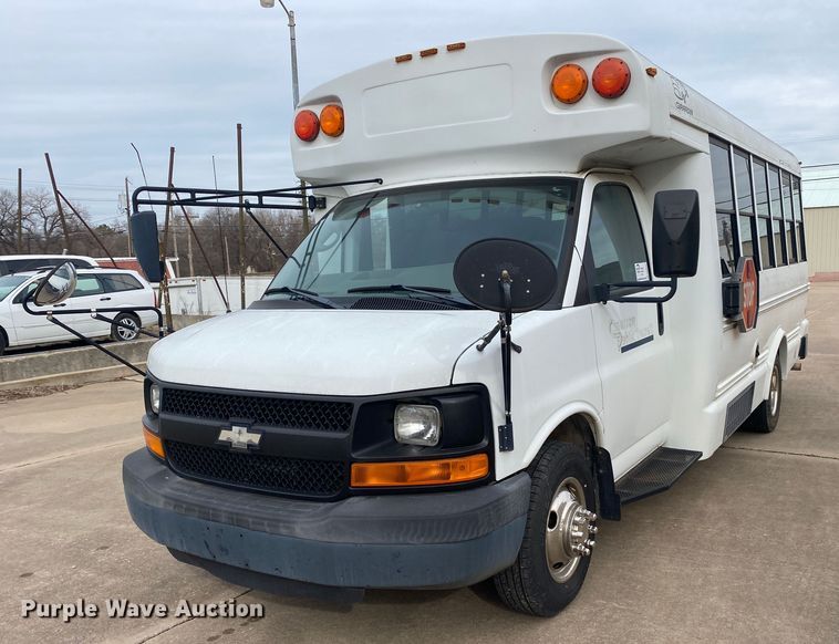 2005 Chevrolet Express  shuttle bus - DN8207