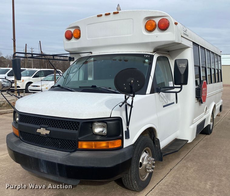 2005 Chevrolet Express  shuttle bus - DN8208