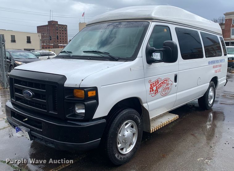 2011 Ford E350 Super Duty  van - DP8621