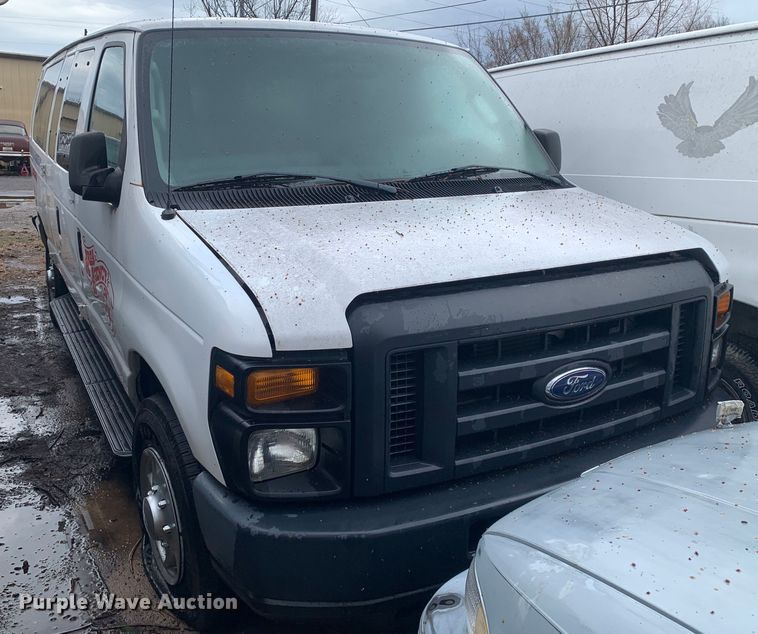 2013 Ford E350 Super Duty XL  van - DP8622