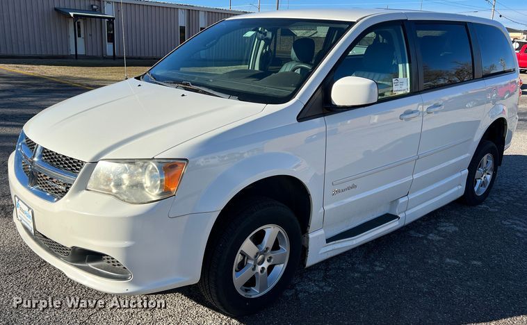 2011 Dodge Grand Caravan  handicap accessible van - DS2744
