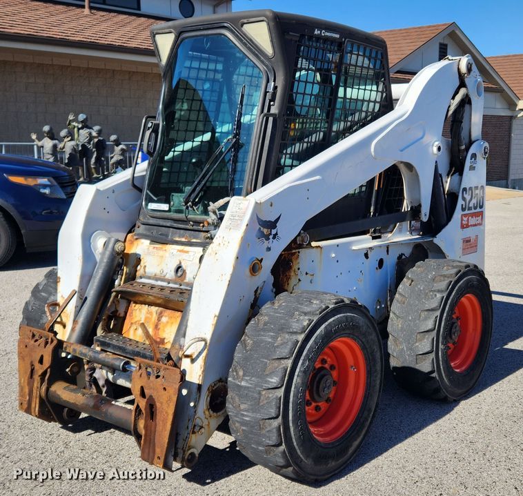 2010 Bobcat S250  skid steer loader - JB9625