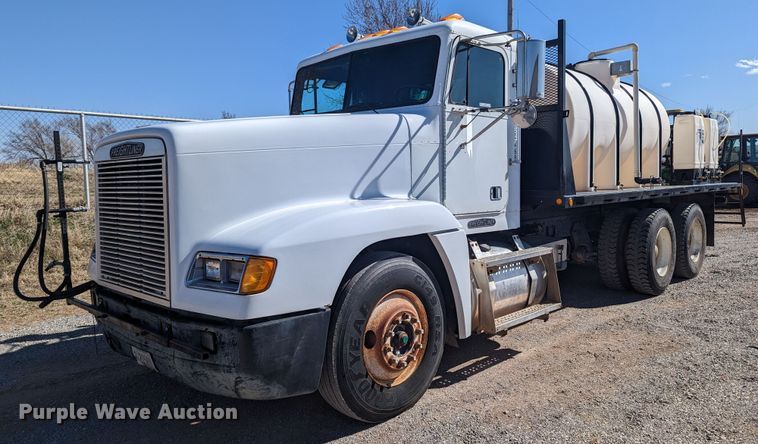 1994 Freightliner  flatbed truck - LF9651