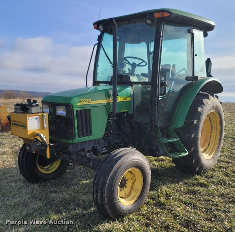 2003 John Deere 5220  tractor - MB9783