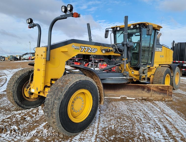 2014 John Deere 772GP  motor grader - ME9696