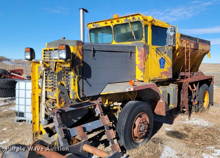 1969 Oshkosh M-4-1700-827CR  dump truck - ME9699