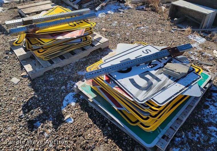 Street signs and mounts - ME9711