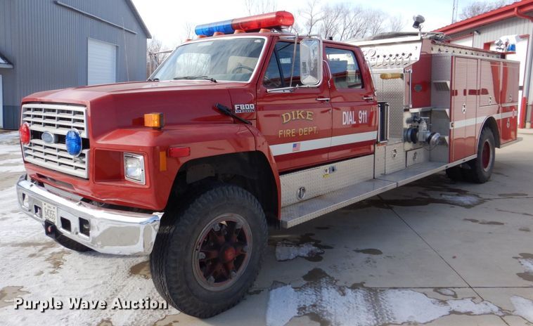 1992 Ford F800  fire truck - MJ9971