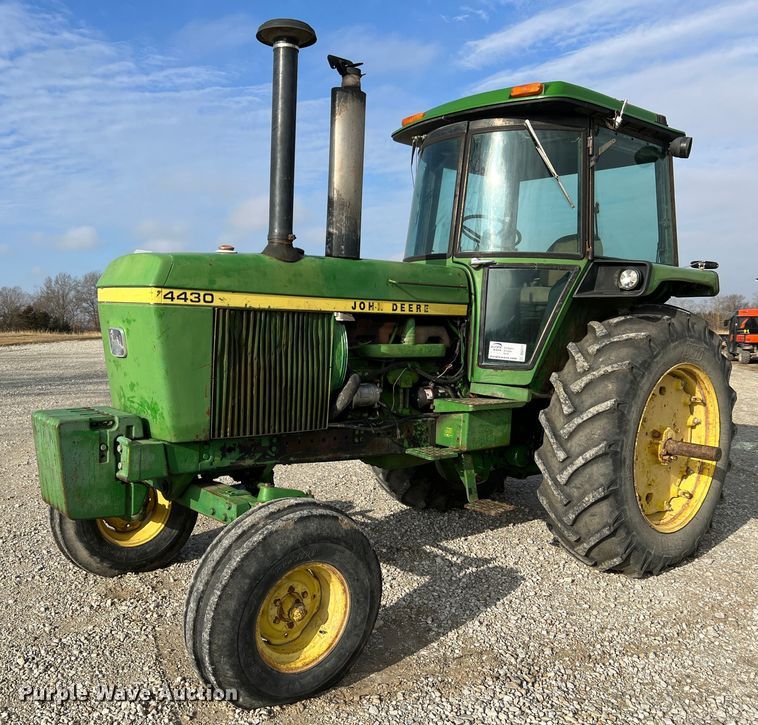 1977 John Deere 4430  tractor - DO2177