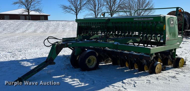 John Deere 750  grain drill - MW9520