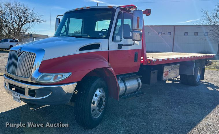 2005 International 4300  rollback truck - DK7204