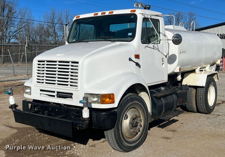 2002 International 8100  water truck - ID9366