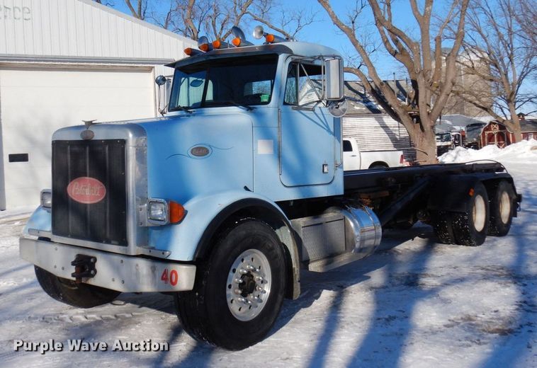 1997 Peterbilt 357  roll-off container truck - KU9822