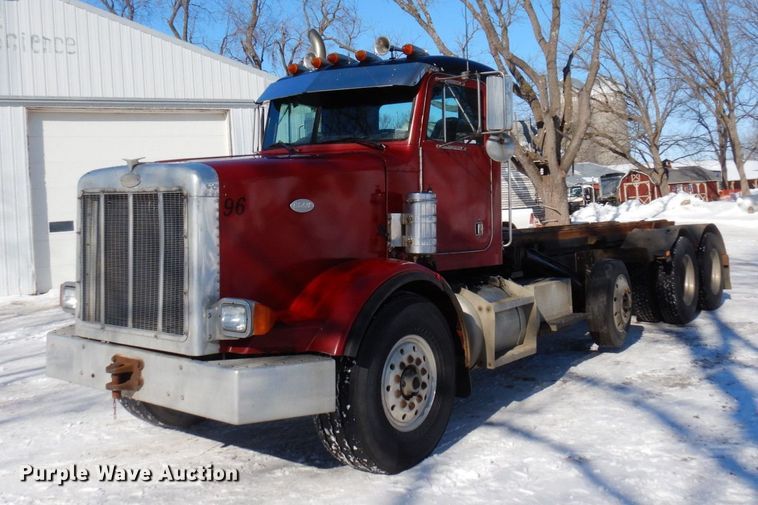 1996 Peterbilt 357  roll-off container truck - KU9824