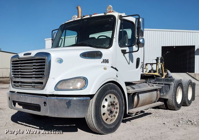 2013 Freightliner Business Class M2  semi truck - LF9540