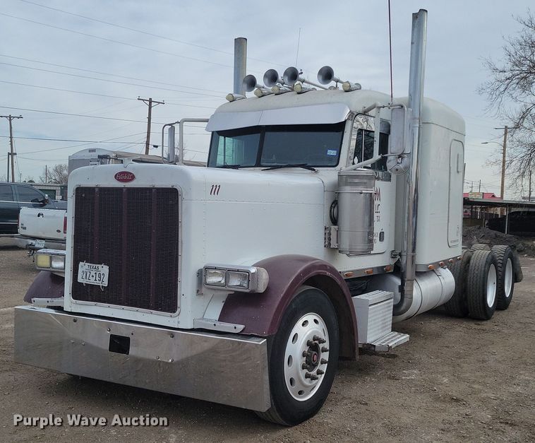 2000 Peterbilt 377  semi truck - LG9511