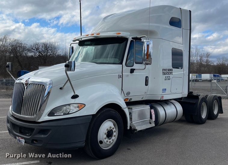 2015 International ProStar Plus 122  semi truck - MA9916