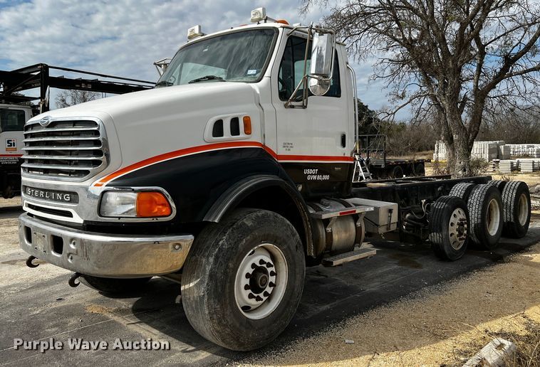 2007 Sterling L9500  truck cab and chassis - MF9802