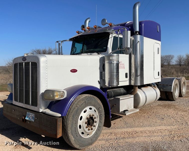2008 Peterbilt 388  semi truck - MM9309