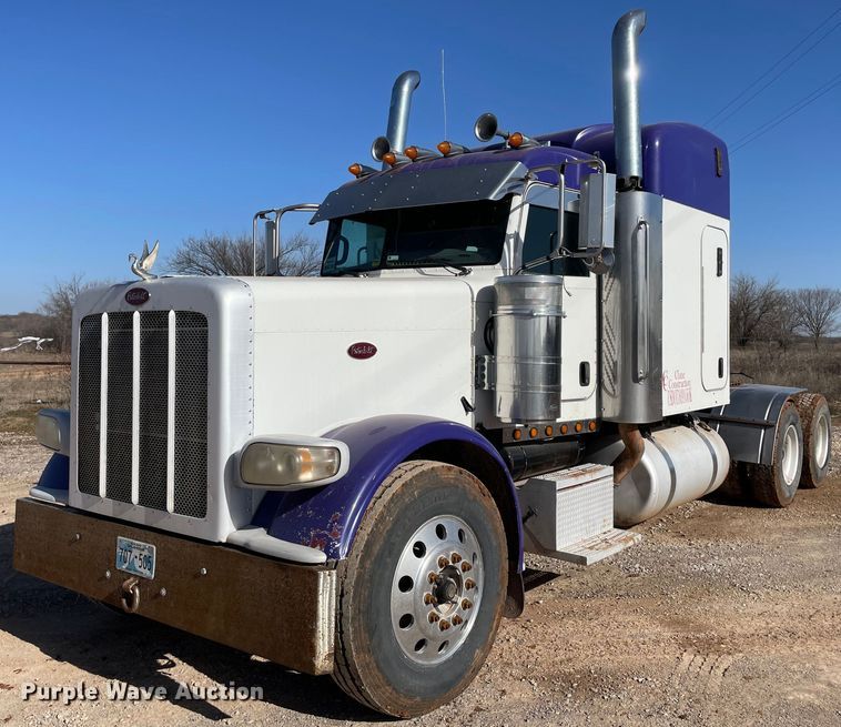 2008 Peterbilt 388  semi truck - MM9310
