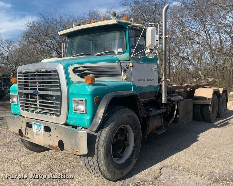 1984 Ford LNT8000  roll-off container truck - MM9713