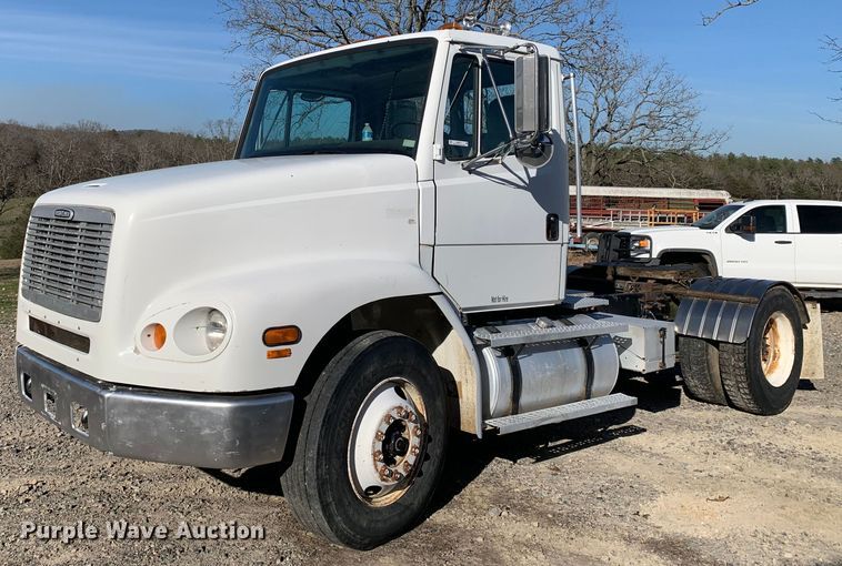 1999 Freightliner FL112  semi truck - MM9771