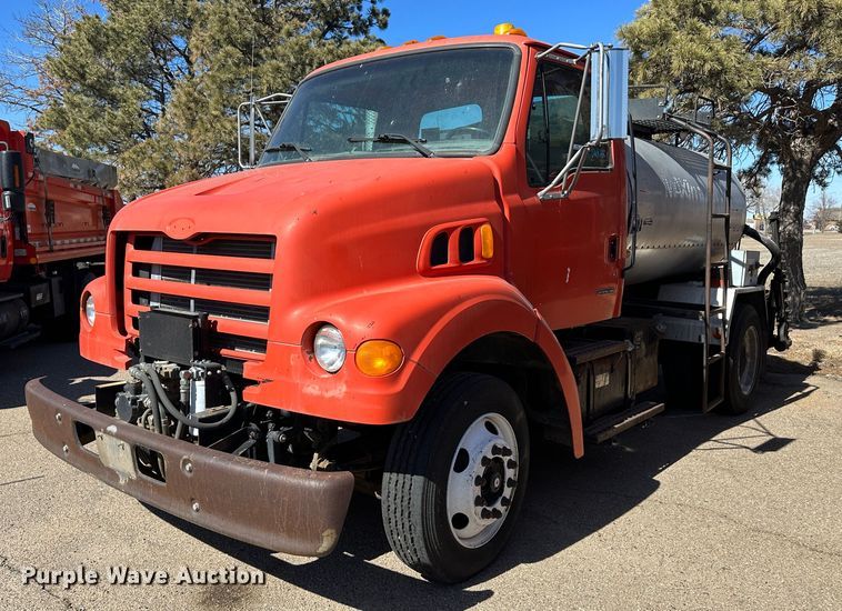 2000 Sterling L7500  oil distributor truck - LT9056