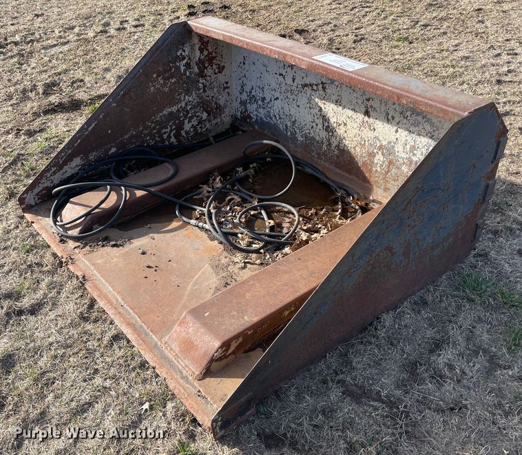 5' W fork lift bucket - DQ5717