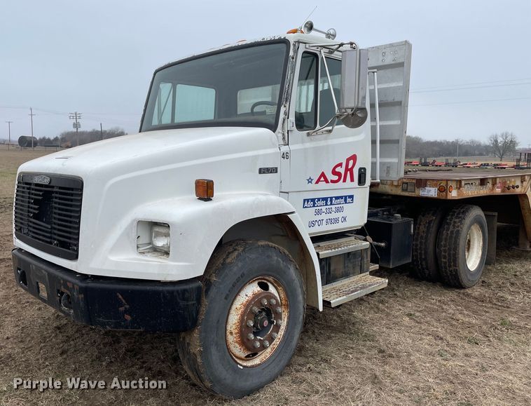 1995 Freightliner FL70  semi truck - DQ5783