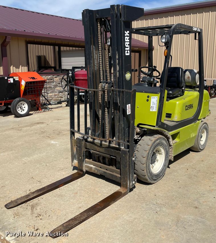 Clark CMP25L  forklift - DS2832