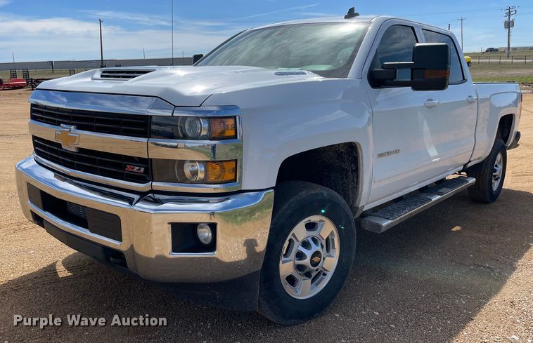 2017 Chevrolet Silverado 2500HD  Crew Cab pickup truck - DS2835